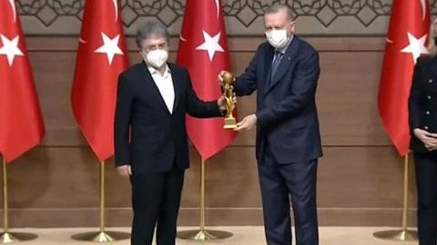Βραβείο «Media Oscar» από τον Ερντογάν στον Αχμέτ Χακάν