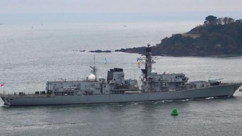 Η Βρετανία στέλνει επίσης πολεμικά πλοία στη Μαύρη Θάλασσα